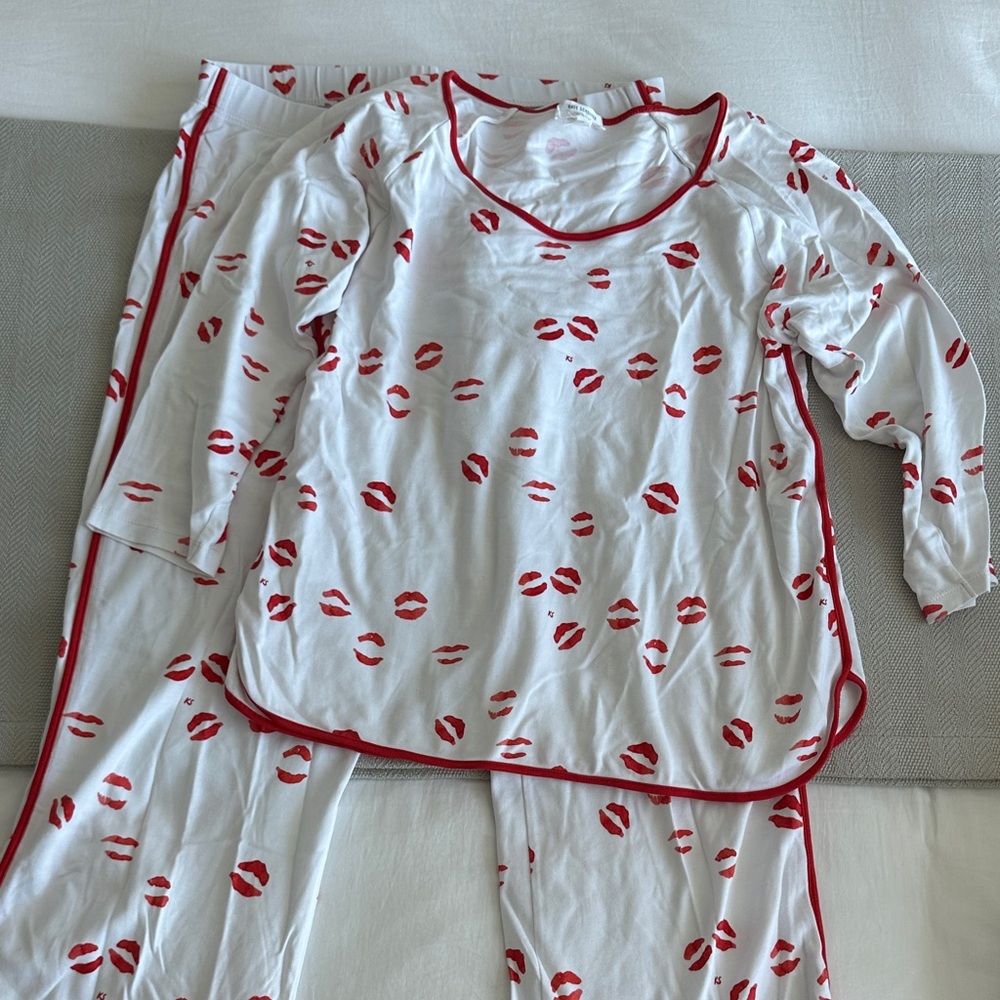 LAKE Women Kiss Pajamas